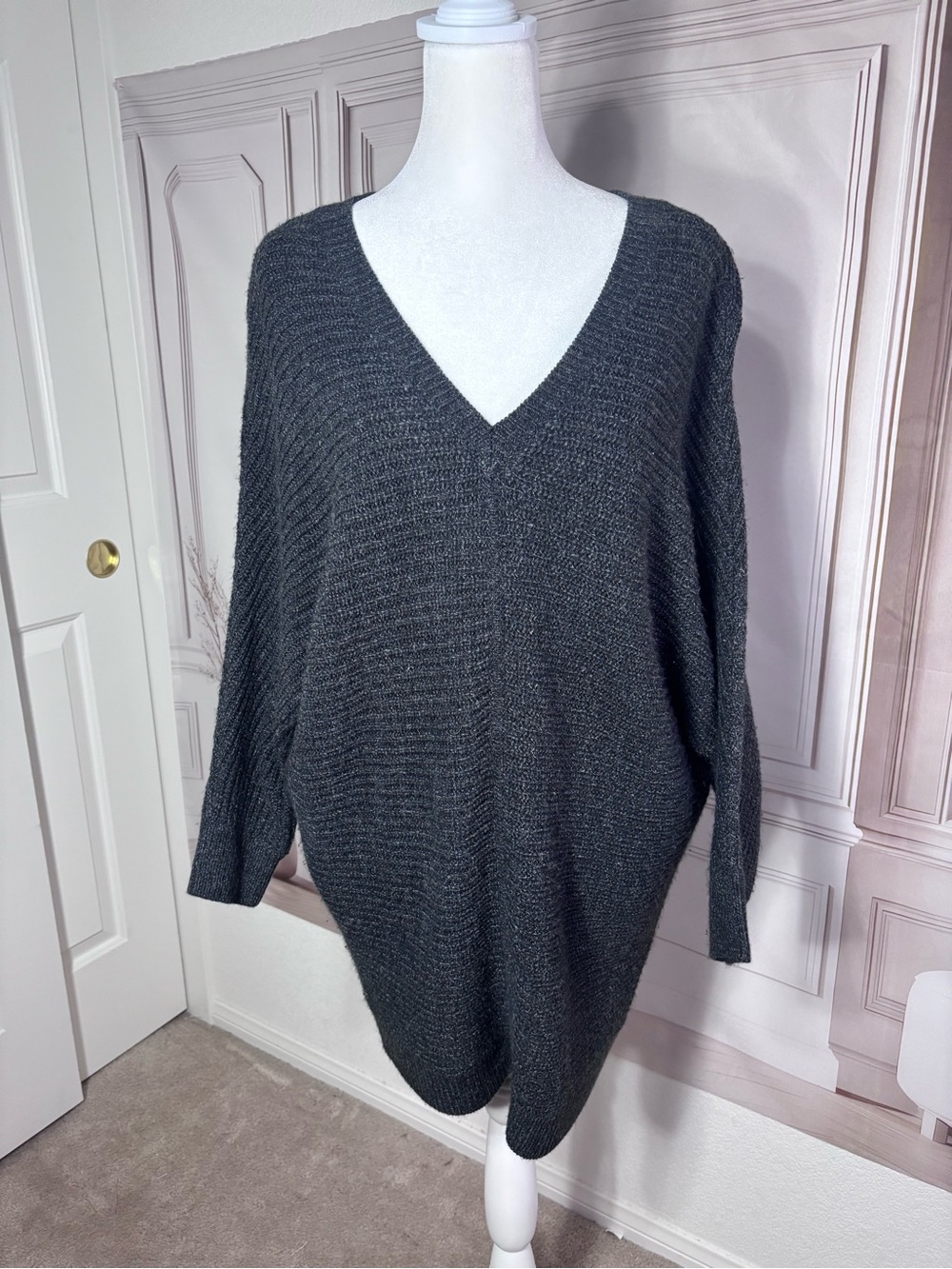 Ellen Tracy Charcoal Gray V-Neck Ribbed Knit Sweater